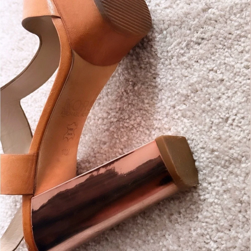Kors Michael Kors Stylish Tan Platform Vernon Heels Mirrored Rose Gold Heel